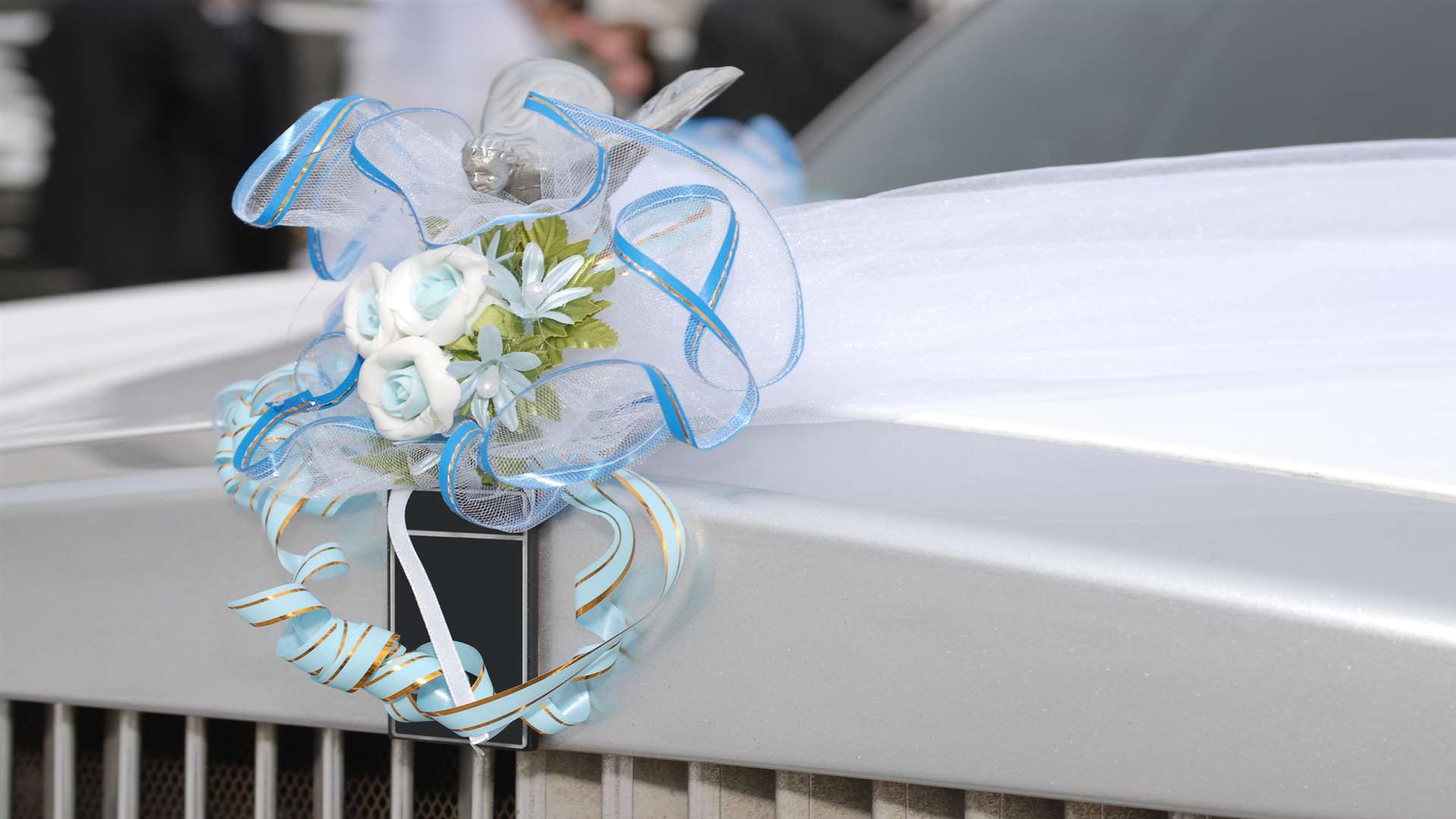 Decoration on the outside of cars, often using satin ribbon, remains popular